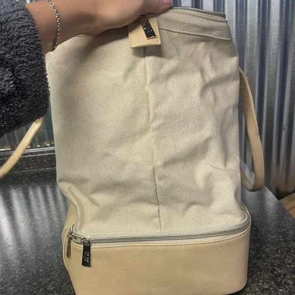 NWT Beis Weekender Bag - Picture 6 of 9